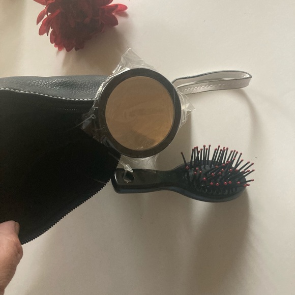 Black initial wristlet - Picture 7 of 10